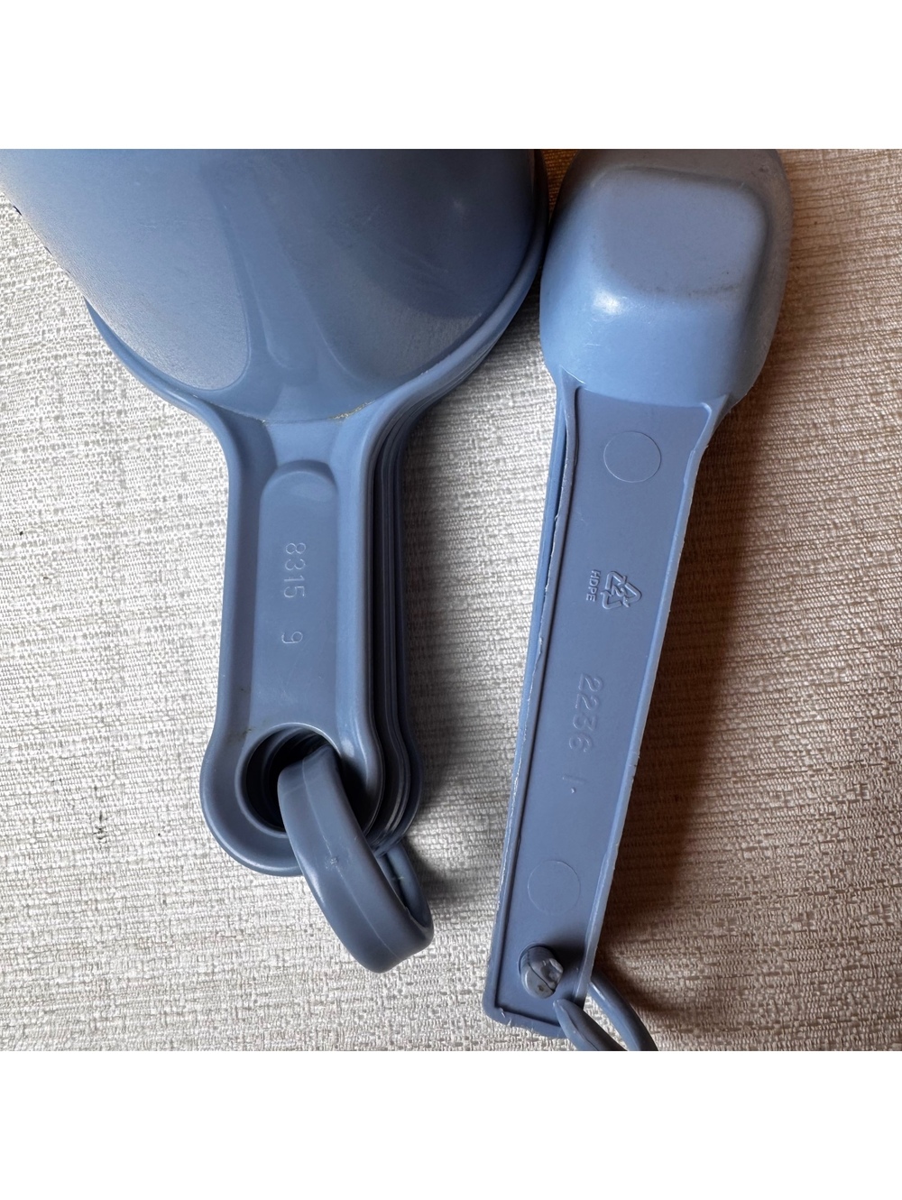Vintage Rubbermaid Blue Measuring Cups Spoons Funnels With Strainer Kitchen Set - Picture 7 of 7